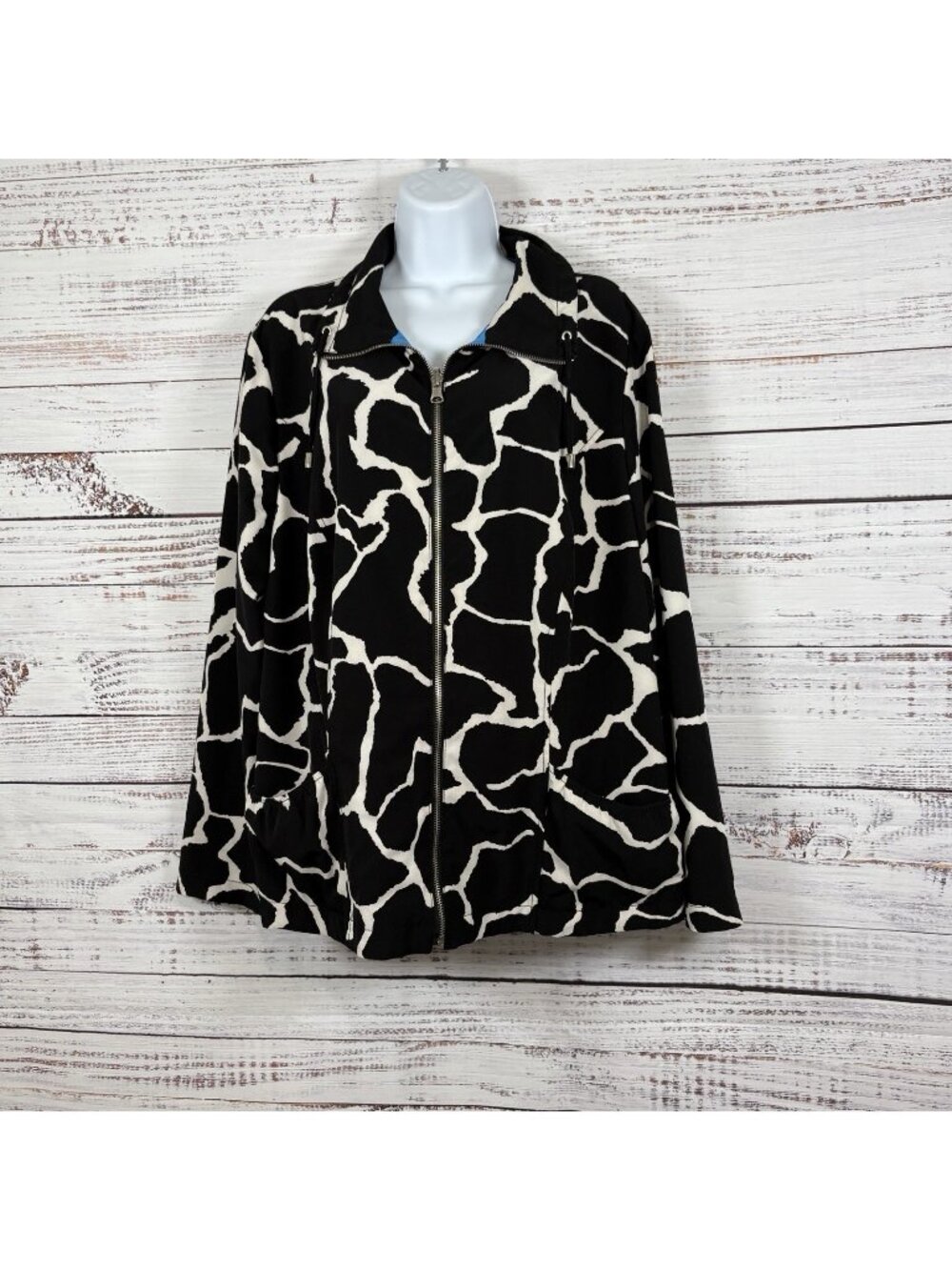 Chico’s Zenergy Neema Giraffe Print Reversible Blue Zip Front Jacket